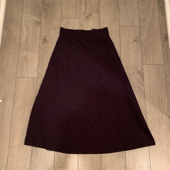 Aritzia Babaton Black skirt - Picture 5 of 6